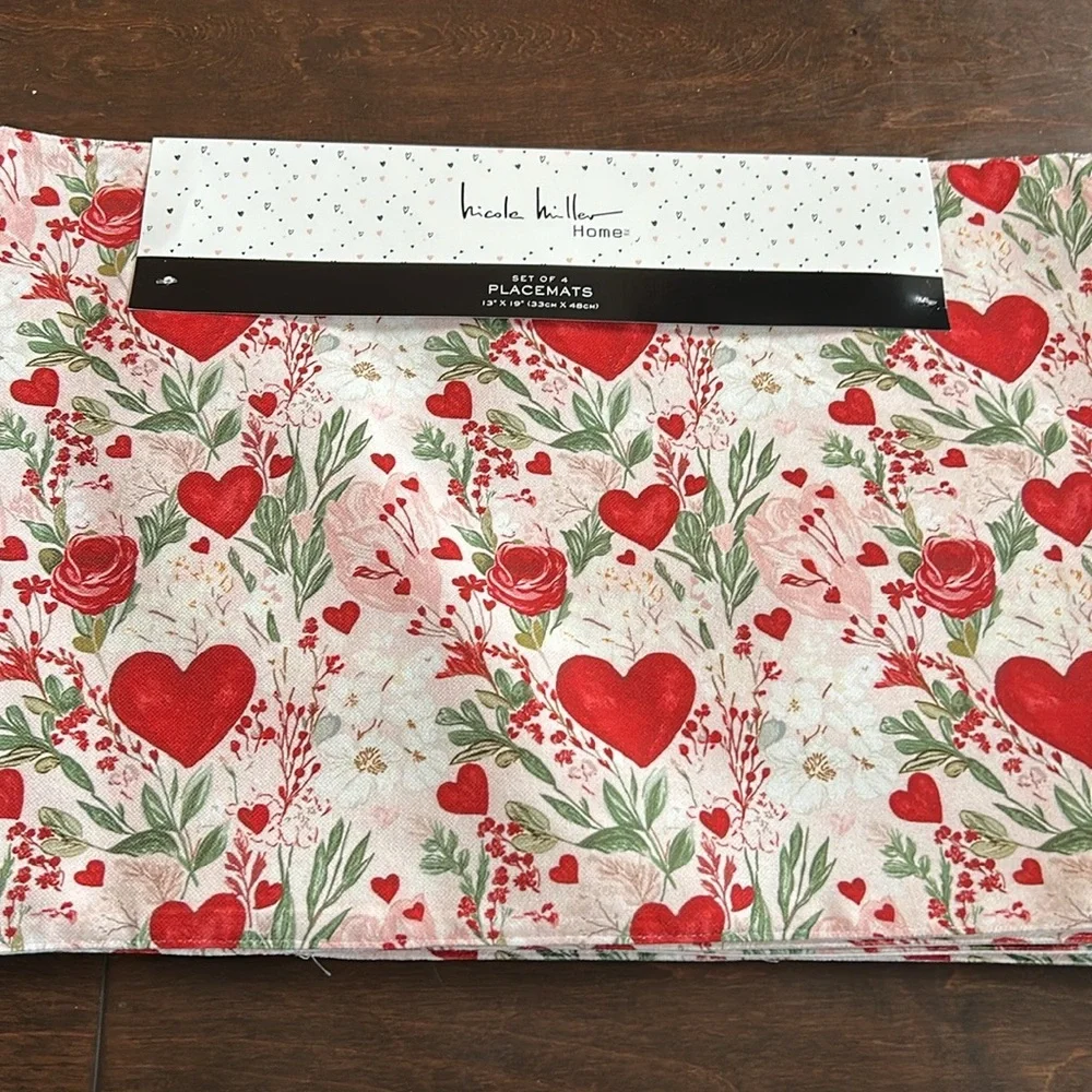Nicole Miller New Valentines Day Set Of 4 Placemats Floral Roses Red Hearts Lace